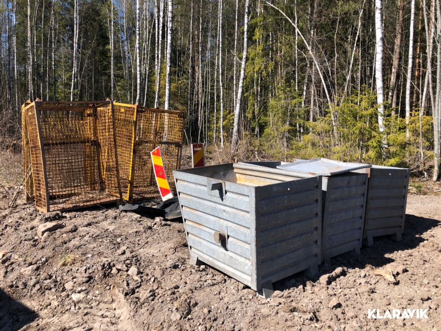 Nätburar och materiallådor  