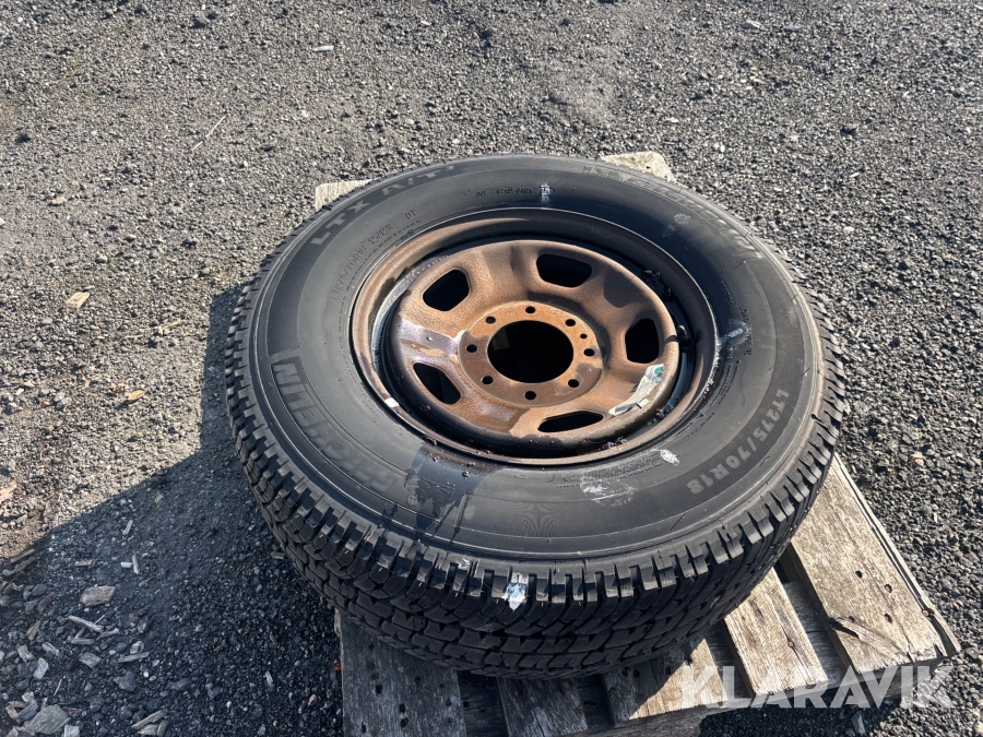 Däck med fälg Michelin LT 275/70R18