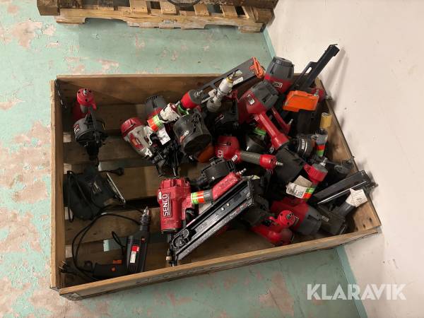 Blandad pall med spikpistol ca 10st