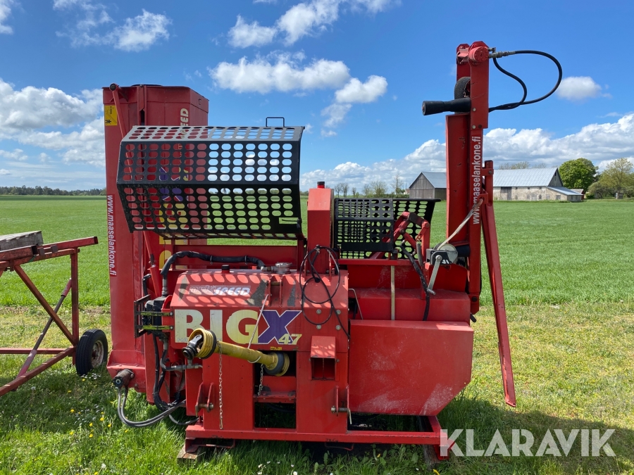 Vedmaskin Hakki Pilke Big X47 multi speed med hydrauliskt avlastningsbord