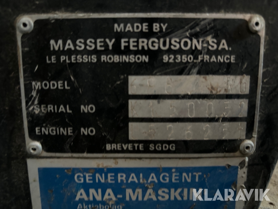 Traktor Massey Ferguson 698