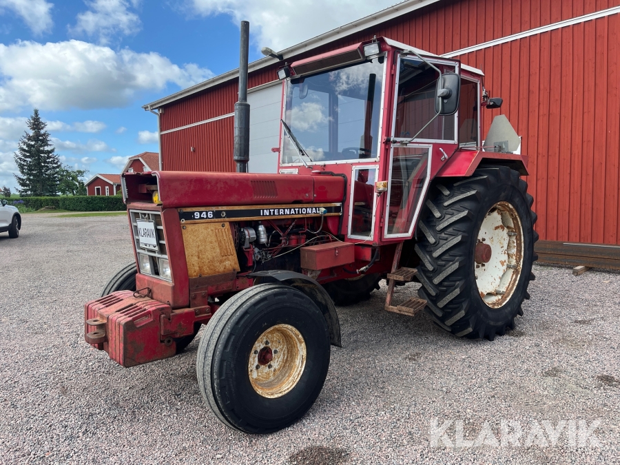 Traktor International 946