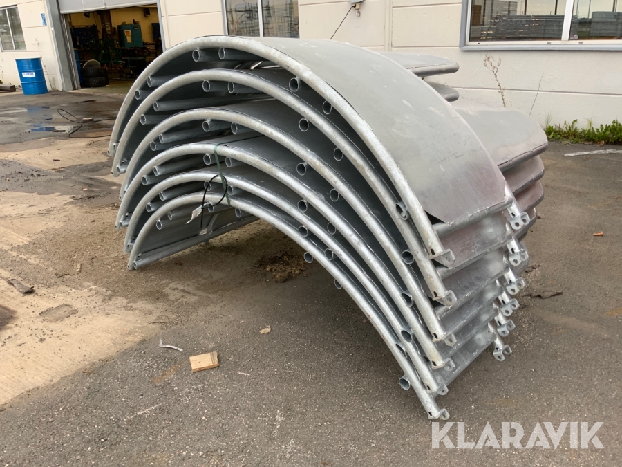 Foderhäck med täckta bogstöd för häst Kellfri 2st