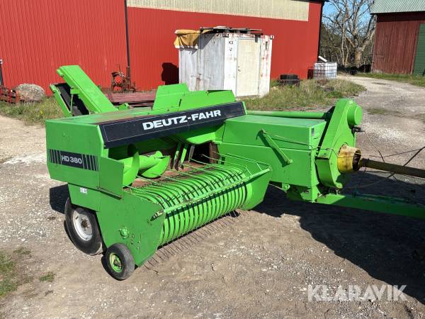 Hårdpress / småbalspress Deutz-Fahr Hd380 med balkastare