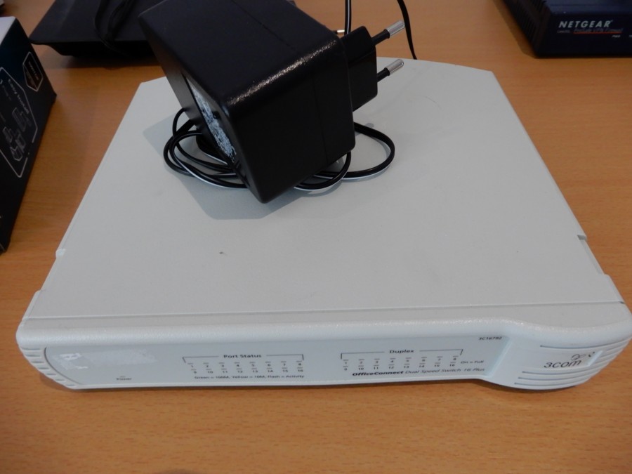 Klaravik Auktioner | Div. Routers & Switchar