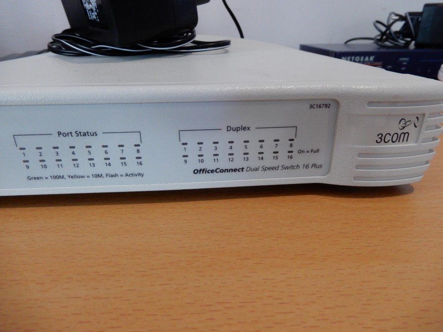 Klaravik Auktioner | Div. Routers & Switchar