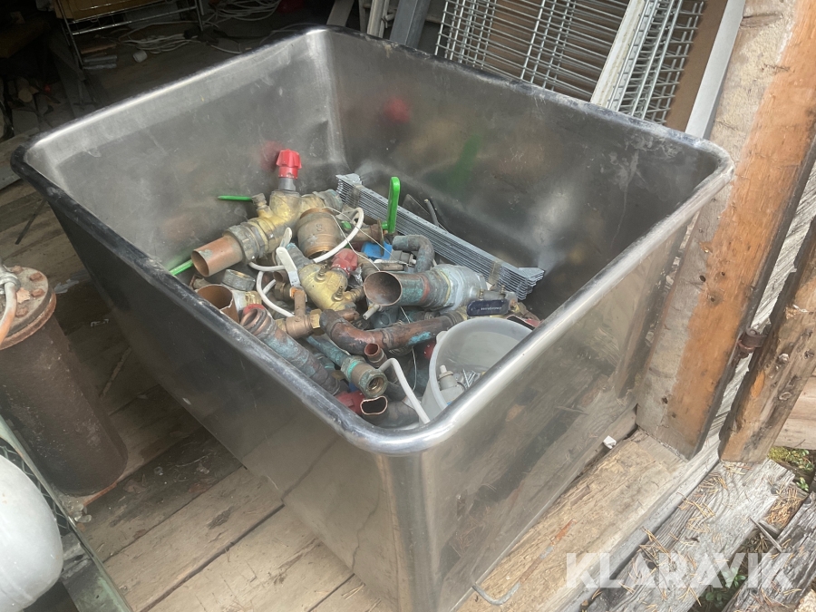 Mässingskopplingar samt rostfritt kar  