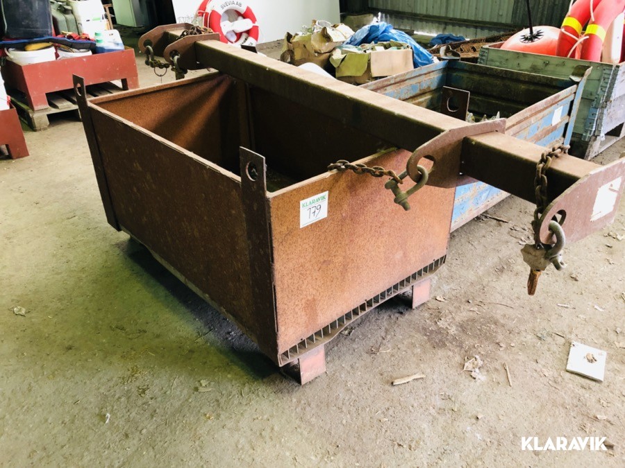 Lyftbalk och stållåda 