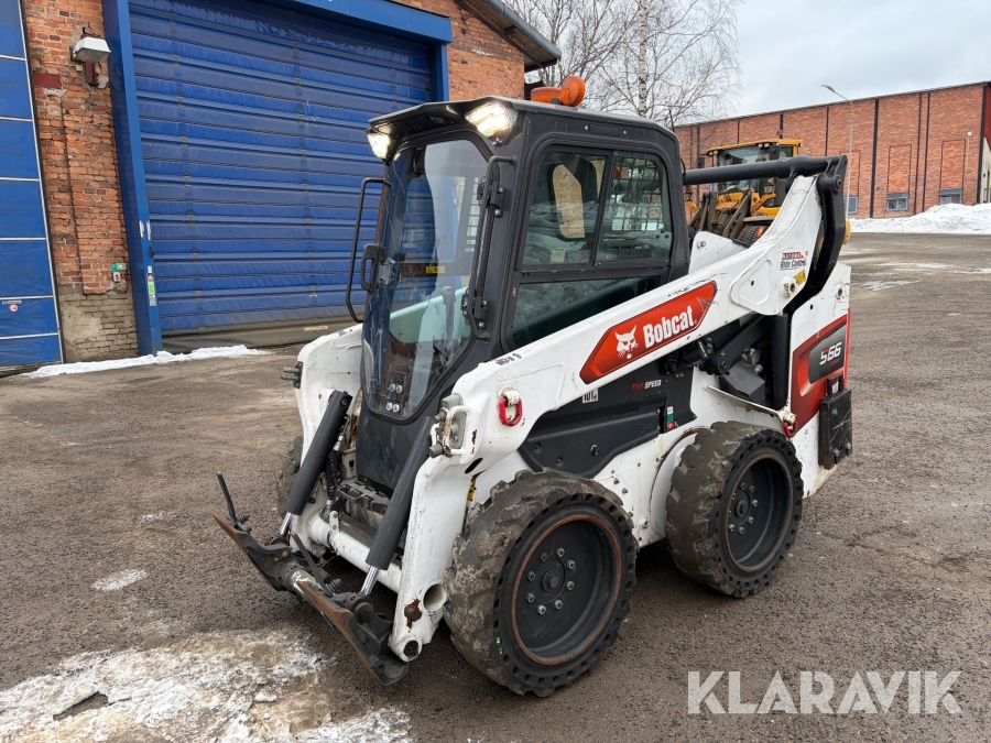 Kompaktlastare Bobcat S66 med 6 st redskap