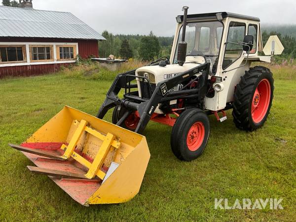 Jordbrukstraktor med frontlastare David Brown 885