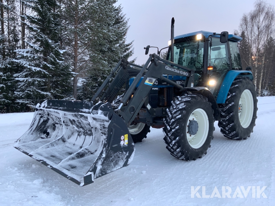 Traktor New Holland 7740 med skopa