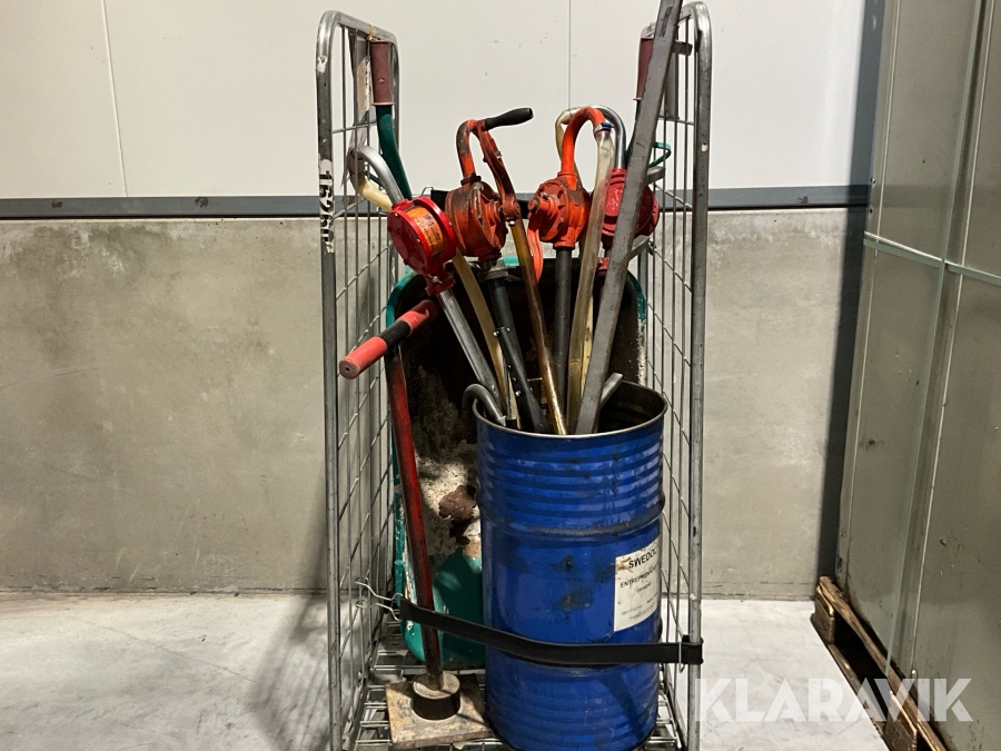 Pumpar 4st och skottkärra