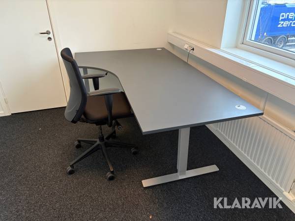 Skrivbord höj / sänkbart med kontorsstol