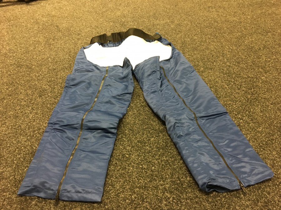 Byxholk med sågskydd