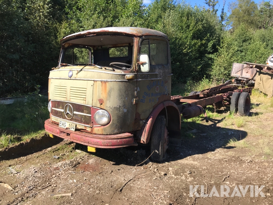 Lastbil Mercedes Benz  LP 323 36 med Kärra