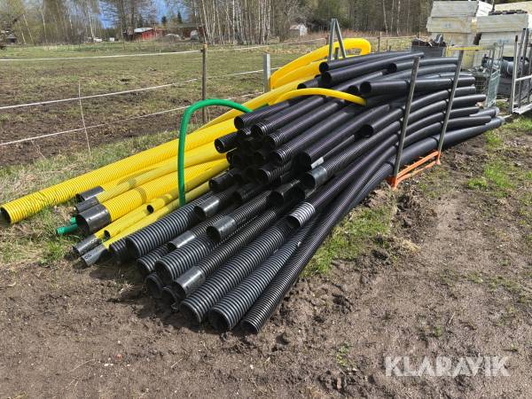 Dräneringsrör och elslangar
