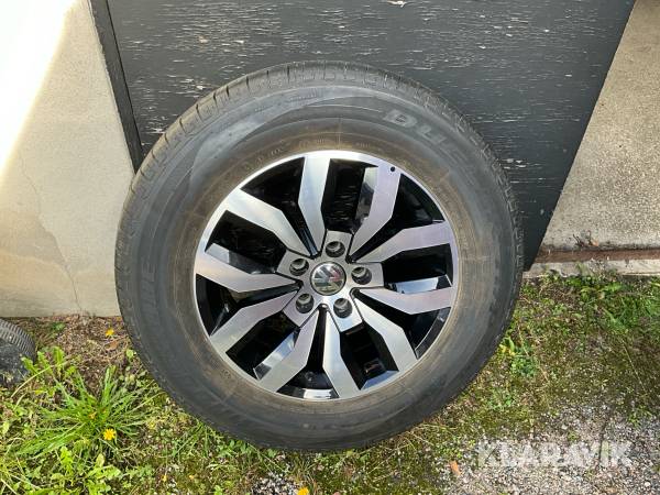 4st däck till Amarok Bridgestone 245/65 R17