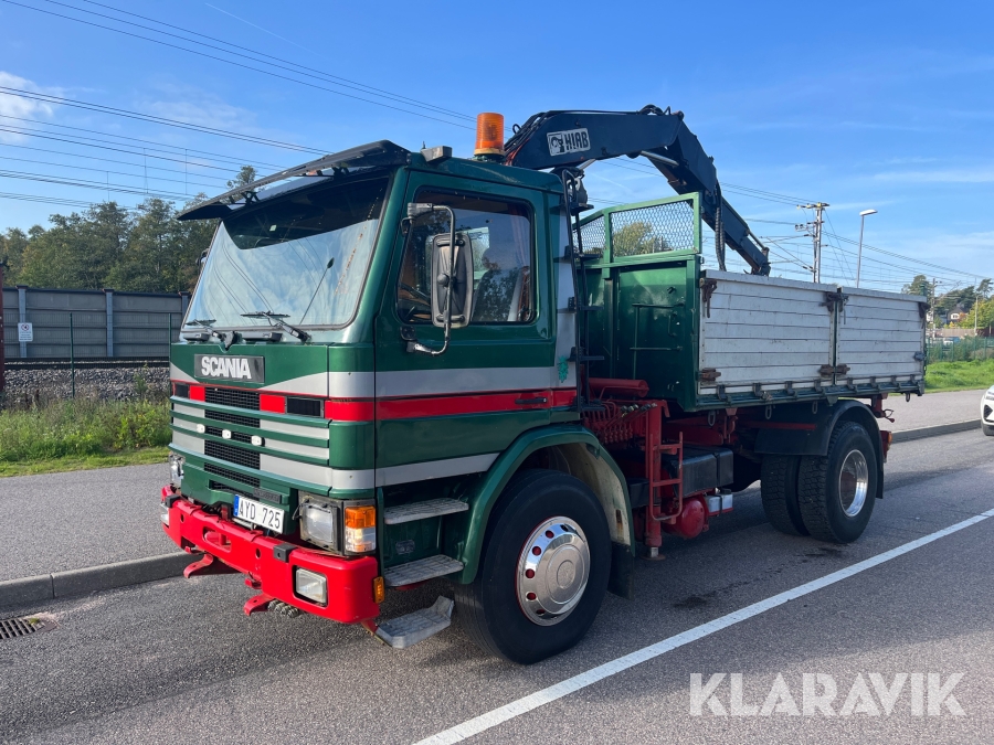 Veteranlastbil tipp och kranbil Scania P82 HIAB 650 Med skopa