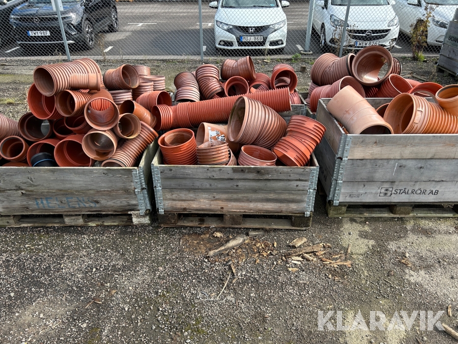 Parti med diverse rördelar