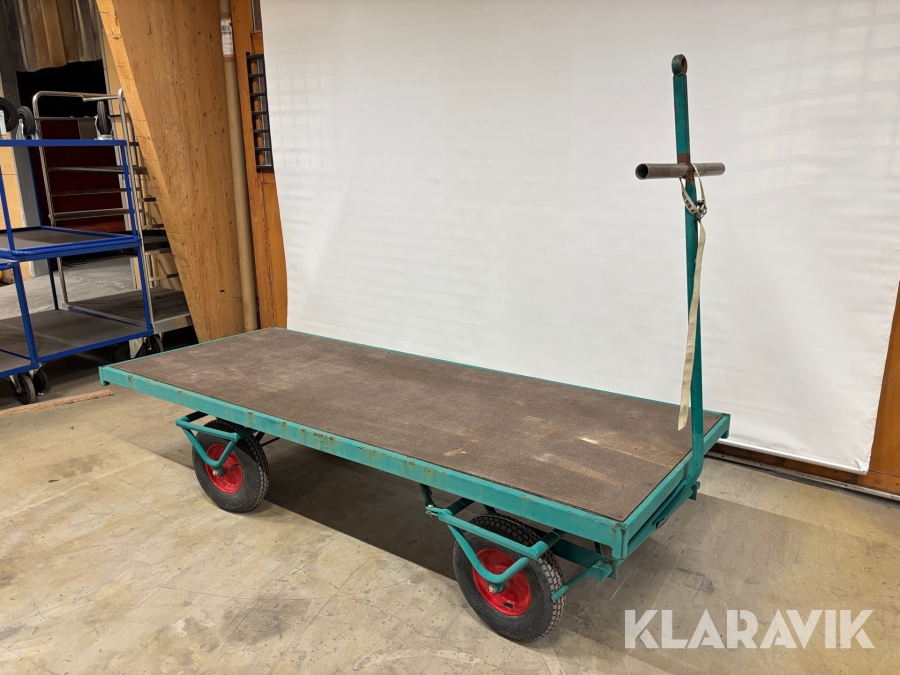 Materialvagn med 4hjulsstyrning