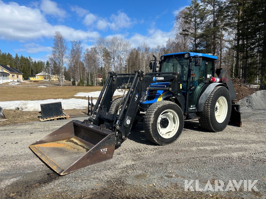 Traktor New Holland T4020 med redskap
