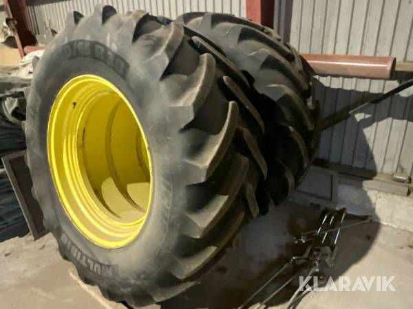 Dubbelmontage Michelin Multirib 650/65 R38 med 8 spännare