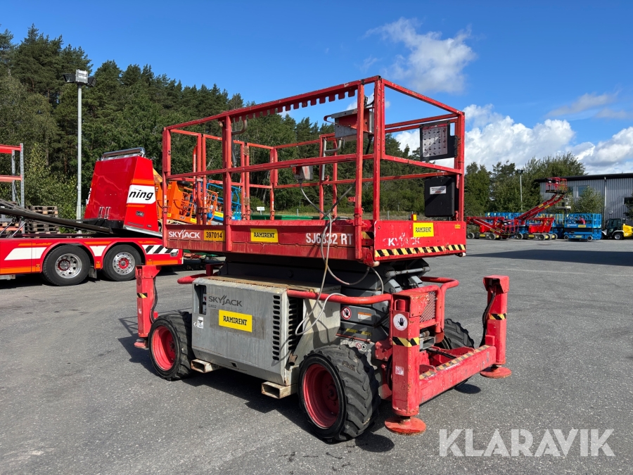 Saxlift Skyjack SJ6832RT 4x4