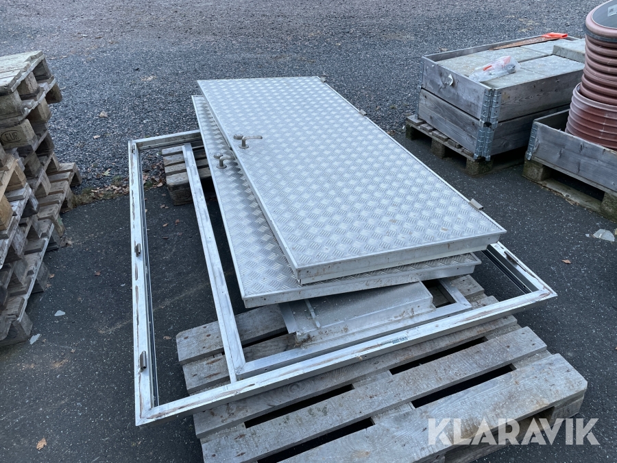 Dörrar av durkplåt   rostfria