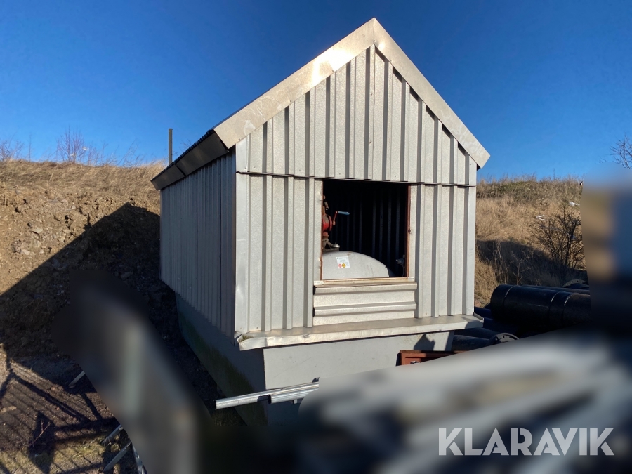 Dieseltank med överbyggnad hus