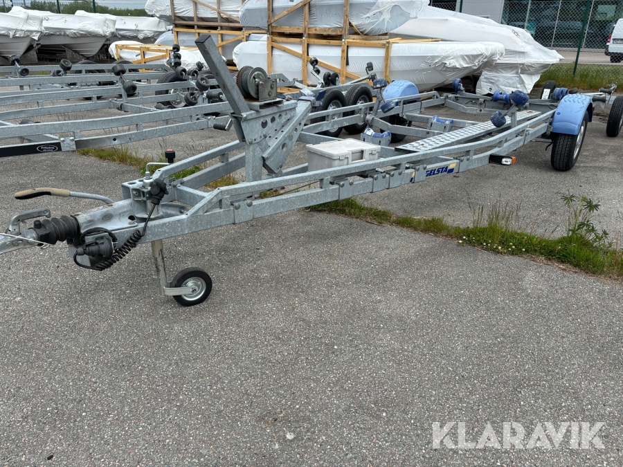 Båttrailer Fogelsta med gångbord