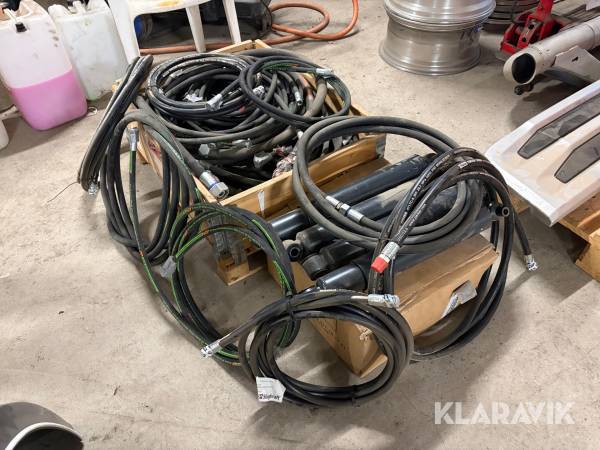 Hydraulslangar Cranab Z12.2 på pall