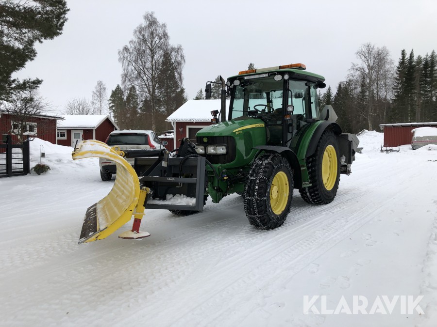 Traktor John Deere 5100R med snöredskap