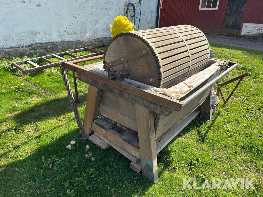 Rotfruktstvätt med rullbord