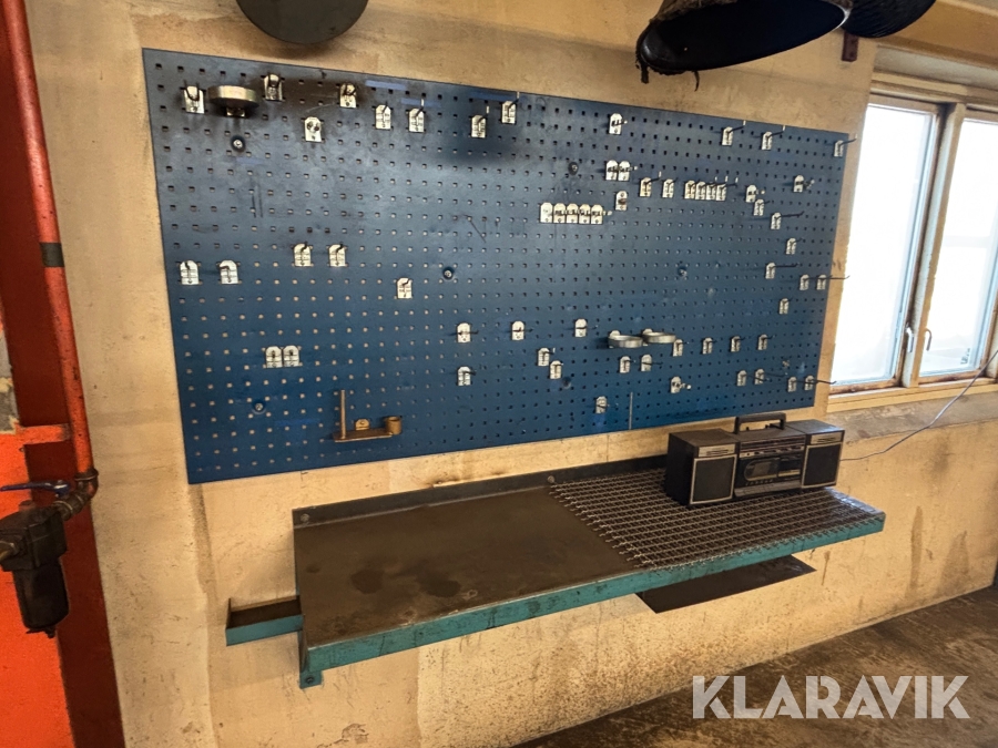 Verktygstavla med bänk