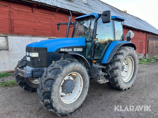 Traktor New Holland 8360