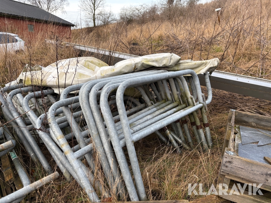 Stallinredning /  Liggbåsavskiljare Stallsystem