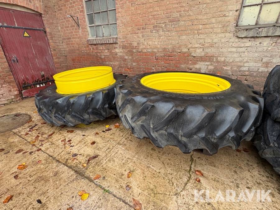 Dubbelmontage Good Year Super Traction Radial 520/85 R46