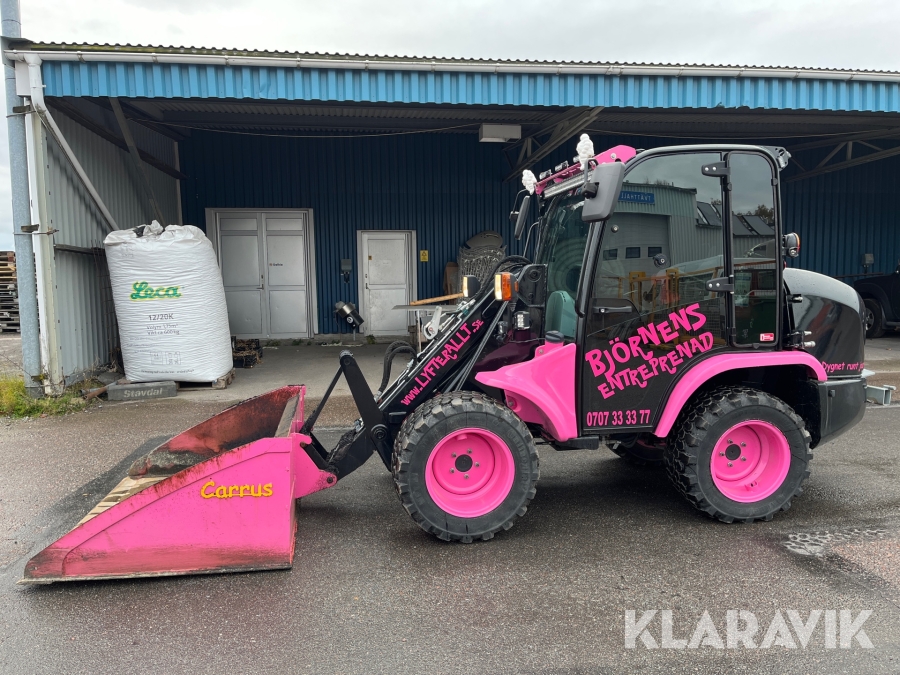 Hjullastare Kramer Allrad 348 med vikplog, sandspridare, skopa och manuella gafflar