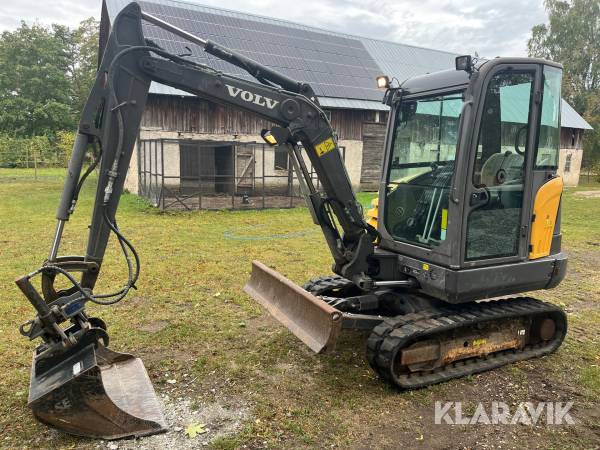 Grävmaskin Volvo EC27 C med redskap