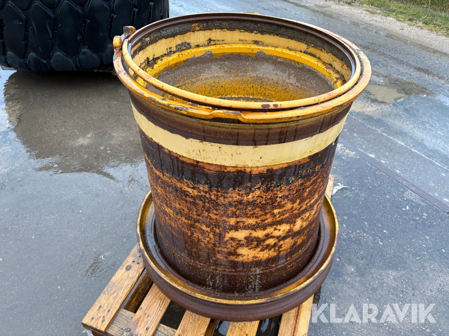 Fälg till hjullastare L220D 1st