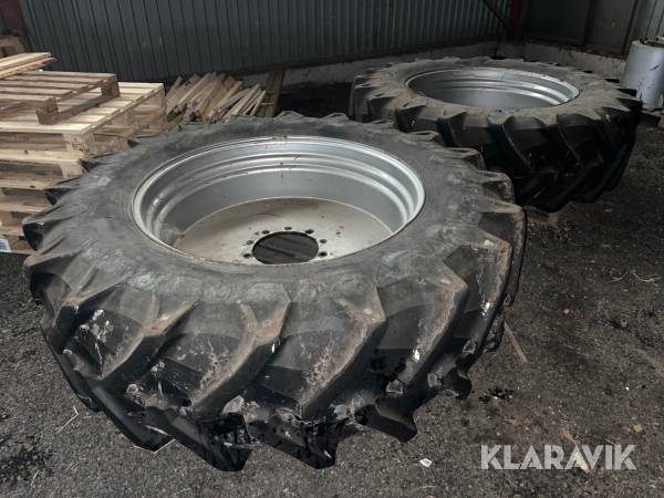 Dubbelmontage Pirelli 20.8R42