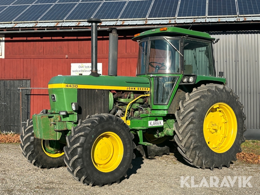 Traktor John Deere 4430