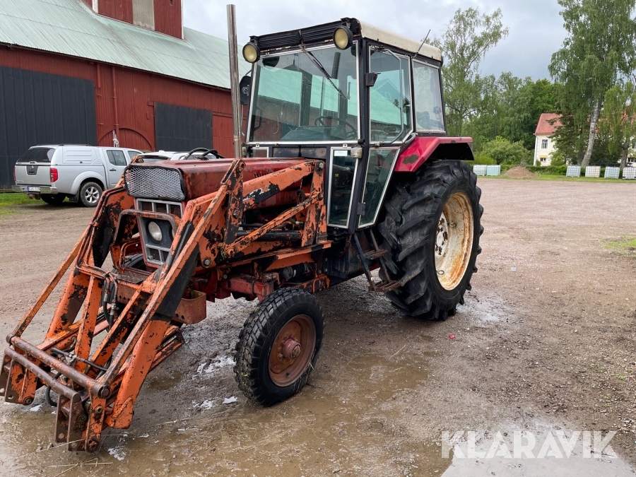 Traktor IH 674 med lastare 