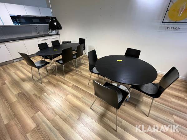 Köksbord med stolar