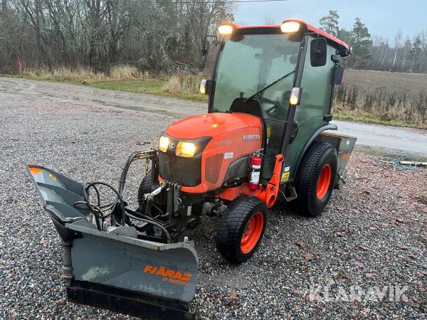Kompakttrakror Kubota STW37 Plogutrustad med lastare