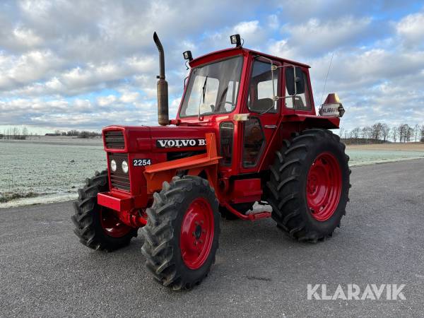 Fyrhjulsdriven Volvo BM 2254 Frontlastare och skopor