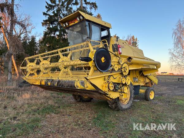 Skördetröska New Holland 8040