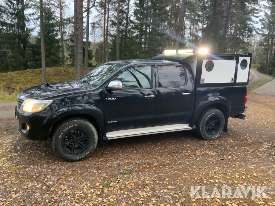 Pickup Toyota Hilux 3.0 D-4D Invincible med hundkåpa