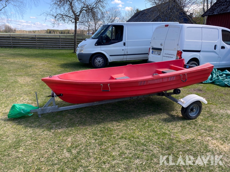 Båt Pioner 10 med båtvagn