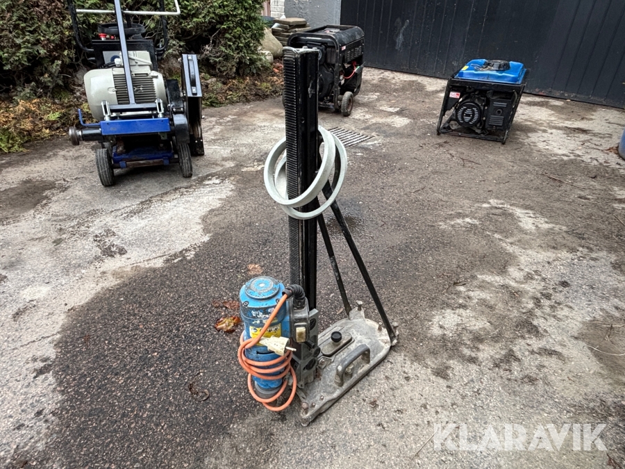 Kärnborrmaskin Tyrolit med sugstativ/bultstativ & vakuumpump